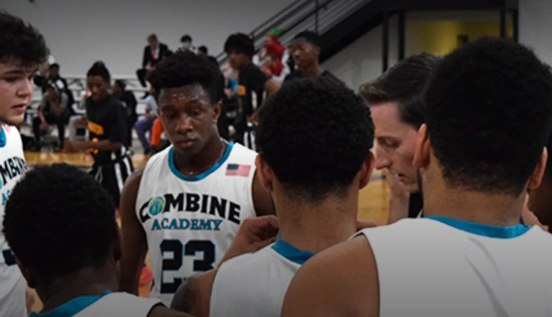 Joueurs de Combine Academy en temps mort